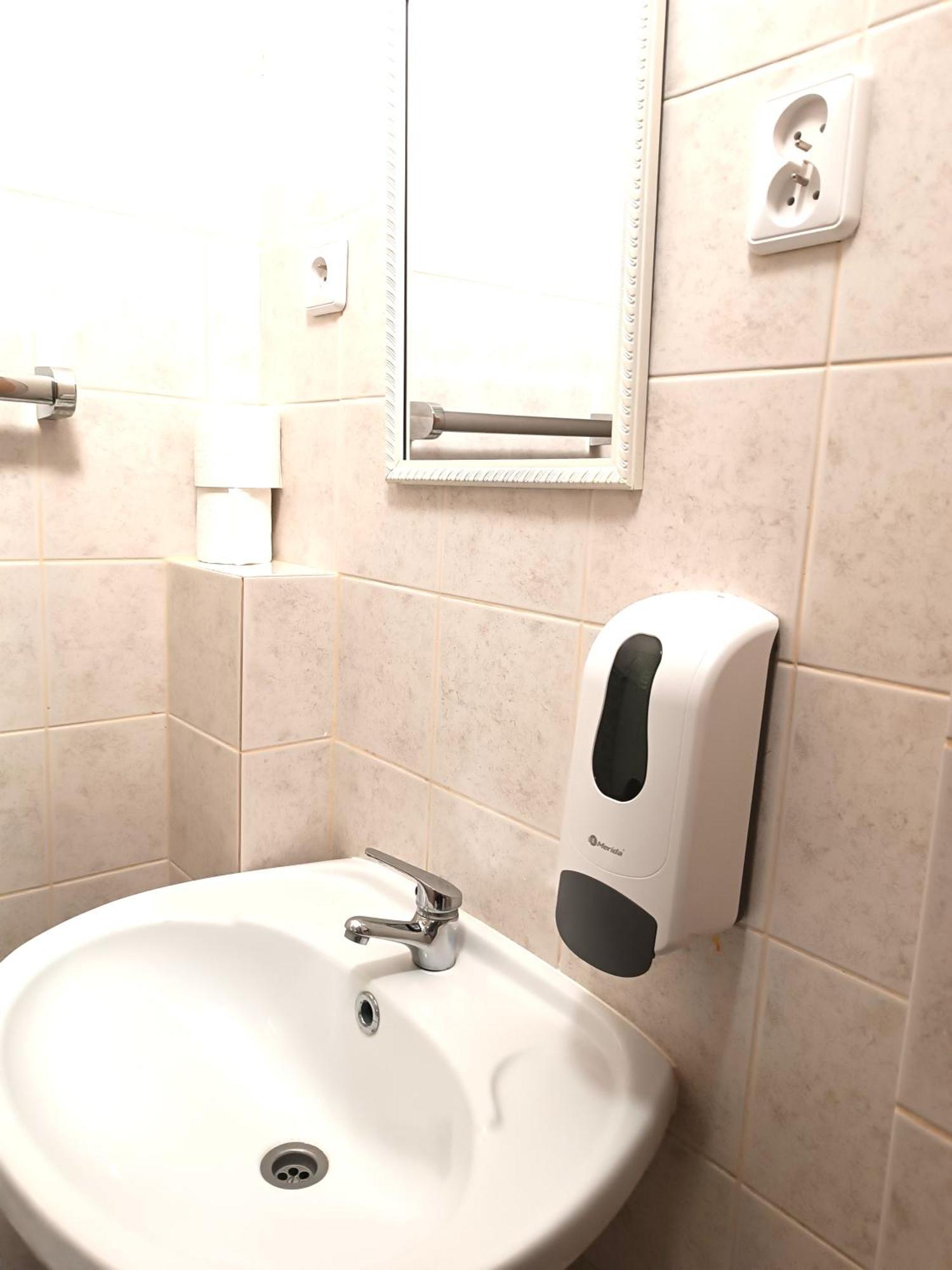 Hostel Krosnienska 12 Zielona Góra Kültér fotó