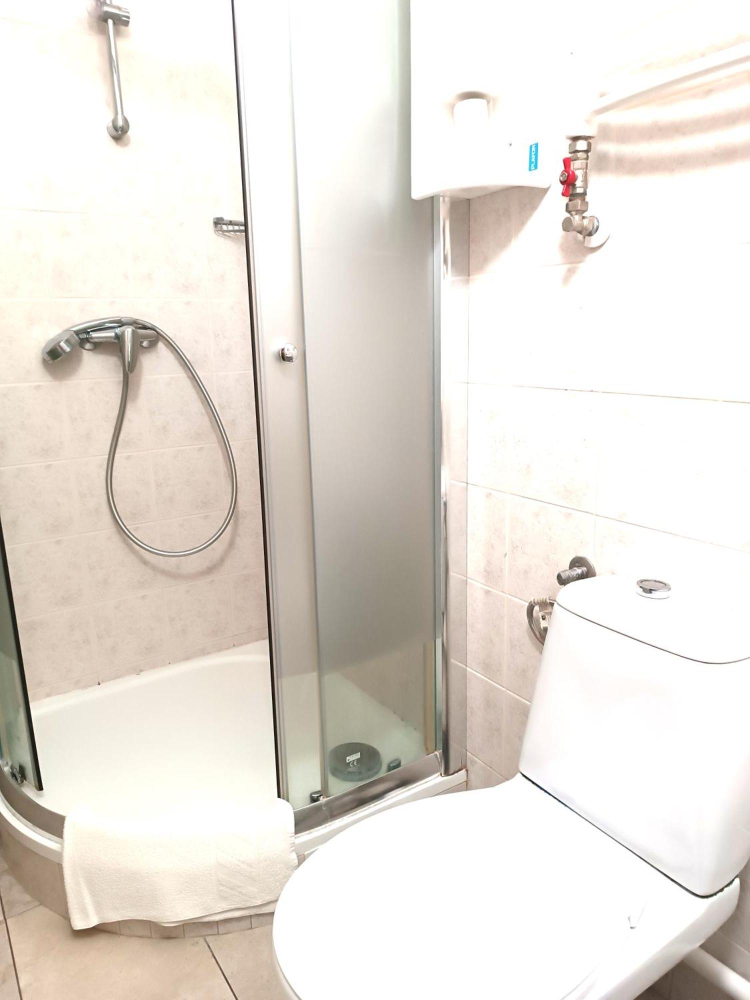 Hostel Krosnienska 12 Zielona Góra Kültér fotó