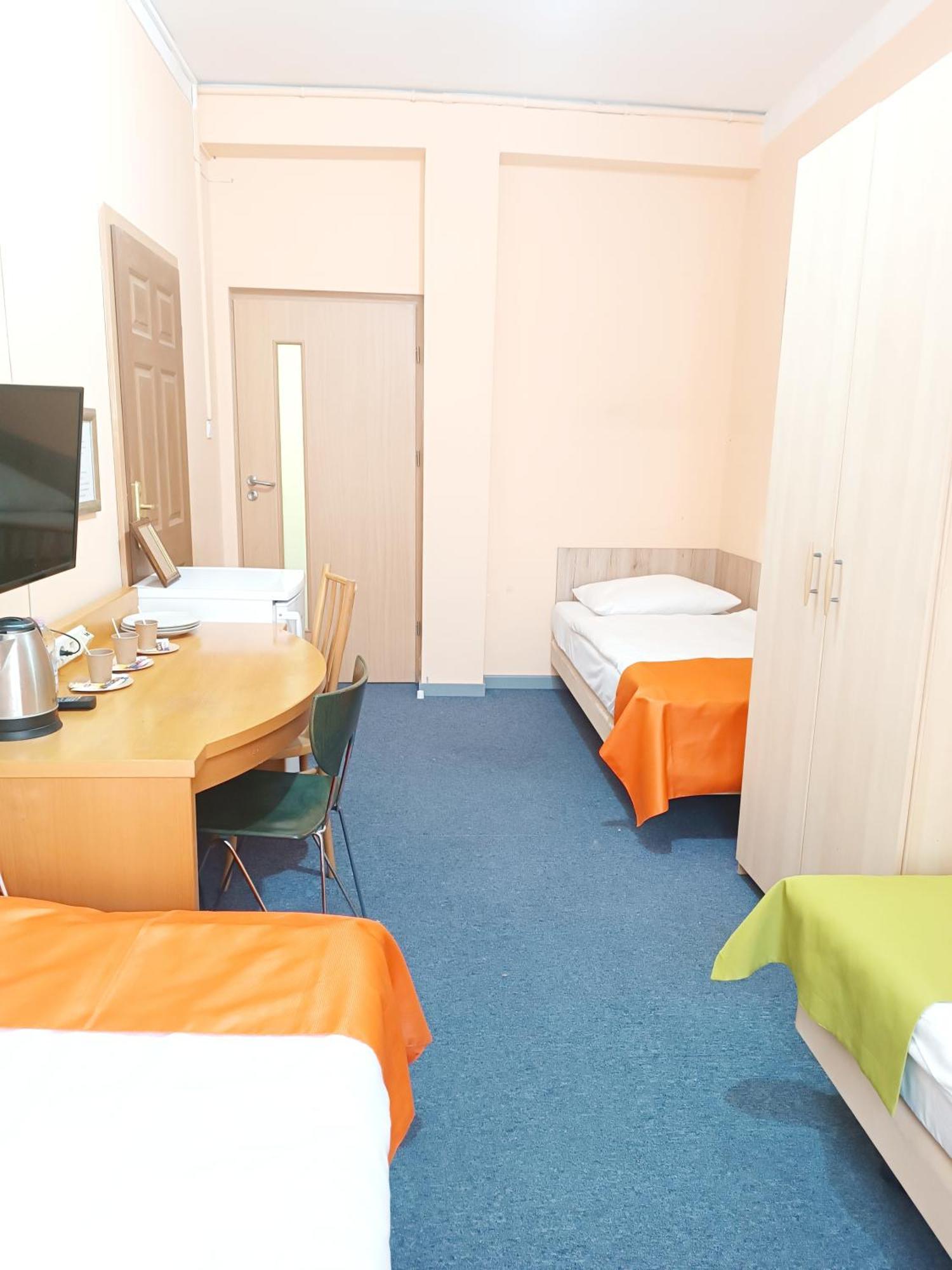 Hostel Krosnienska 12 Zielona Góra Kültér fotó