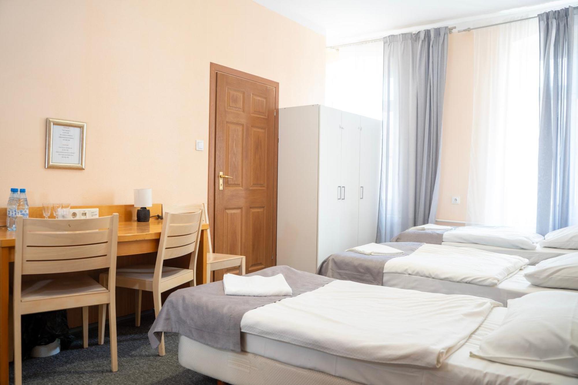 Hostel Krosnienska 12 Zielona Góra Kültér fotó