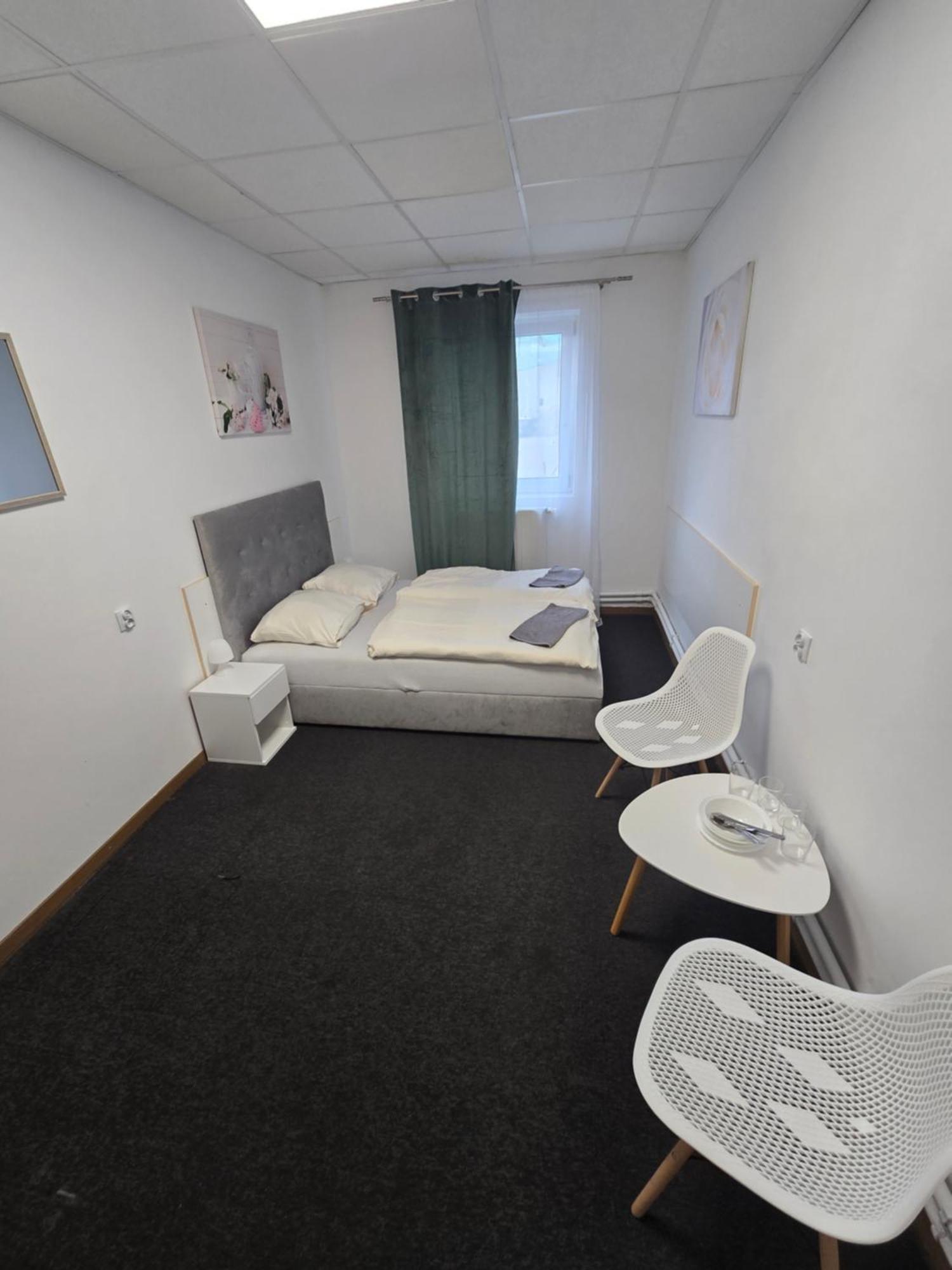 Hostel Krosnienska 12 Zielona Góra Kültér fotó